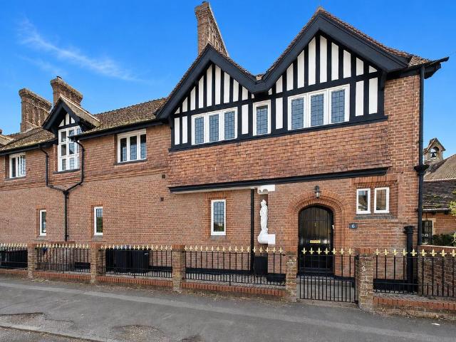 House for sale in Chipping Hill, Essex