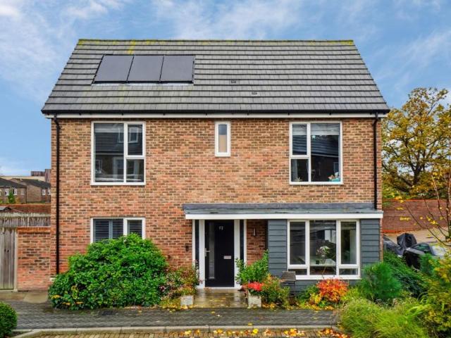 House for sale in Greater London