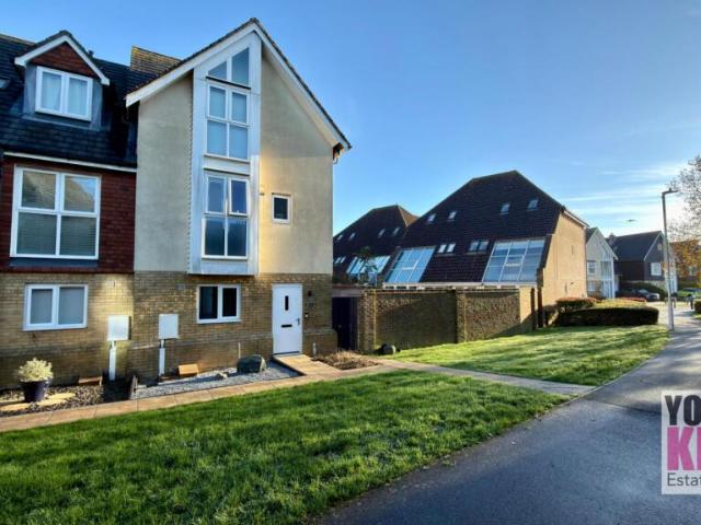 House for sale in Hawkinge, Folkestone
