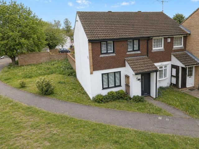 House for sale in Woodside Estate, Houghton Regis