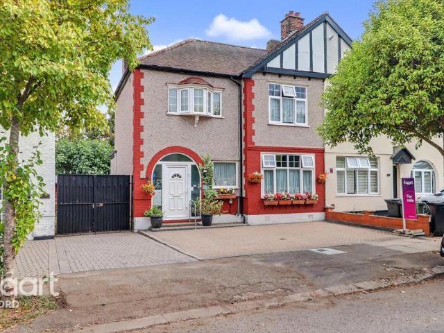 House for sale in Gants Hill, Greater London