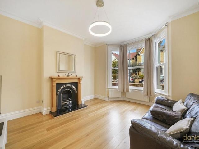 House for sale in Harlesden, Greater London