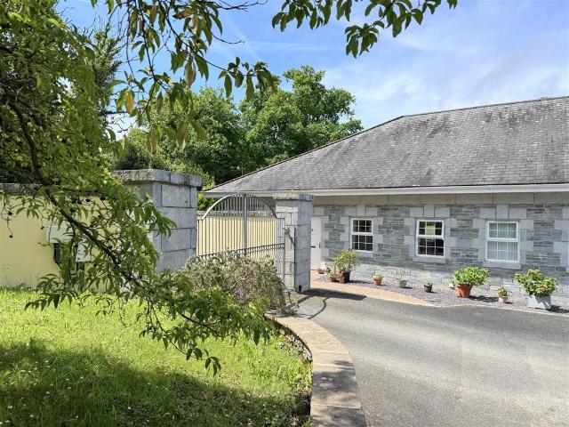 House for sale in Gluvian, St Columb Major