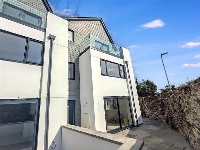 House for sale in Carharrack, Cornwall