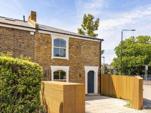 House for sale in London Borough of Hammersmith and Fulham, Greater London