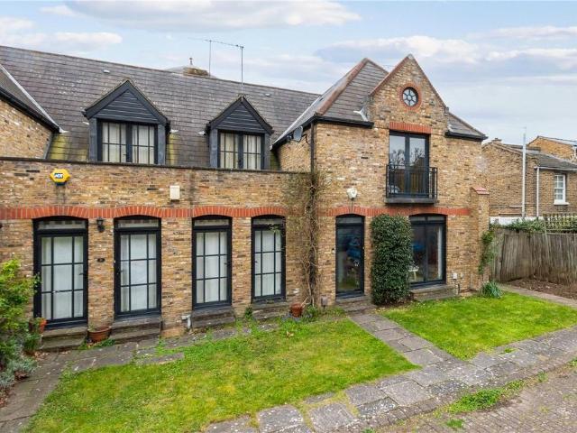 House for sale in Walworth, Greater London