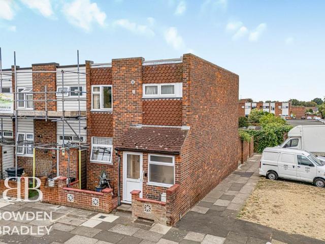 House for sale in Hainault, Greater London
