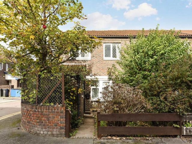 House for sale in Haggerston, Greater London