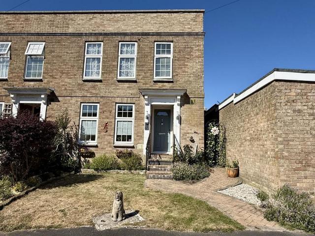 House for sale in Highcliffe