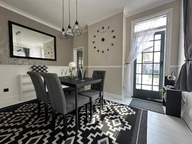House for sale in London Borough of Lewisham, Ladywell