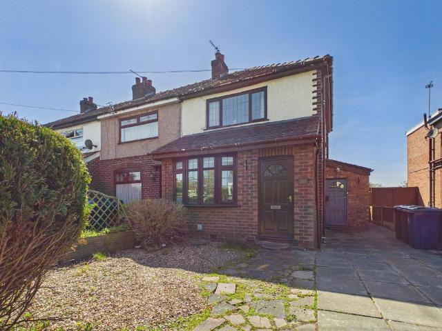 House for sale in Roby Mill, Lancashire