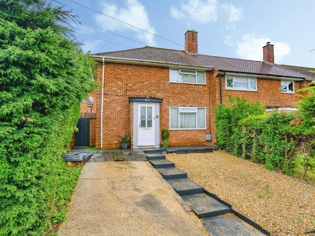 House for sale in Counters End, Pouchen End