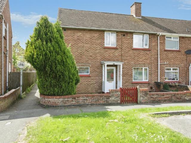 House for sale in Overslade, New Bilton