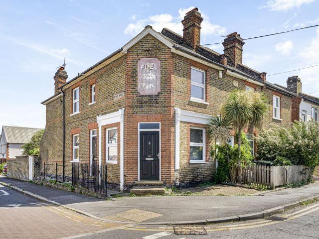 House for sale in Tolworth, Greater London
