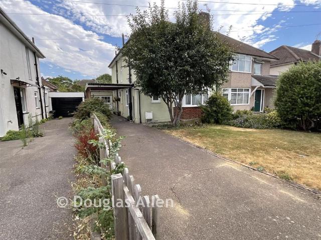House for sale in Pilgrims' Hatch, Navestock Side