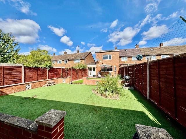 House for sale in Spring Park, Luton