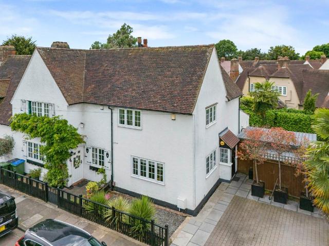 House for sale in Well Hall, Greater London