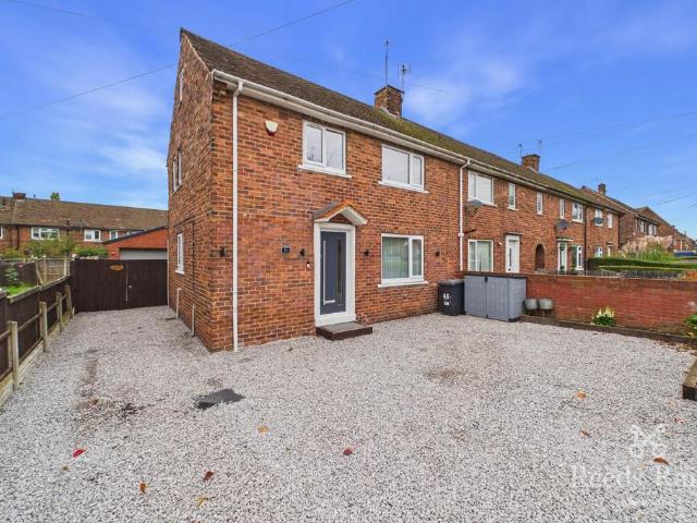 House for sale in Throapham, Rotherham