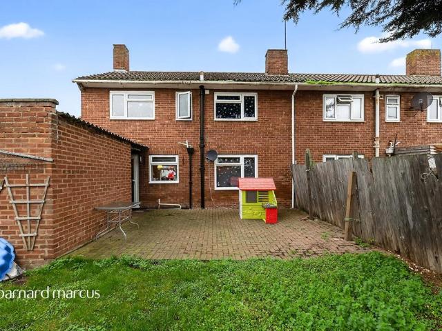 House for sale in Hook, Greater London