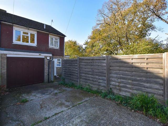 House for sale in Broomgrove, Guestling Green