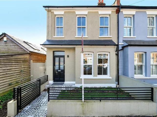 House for sale in Hampton Hill, Greater London