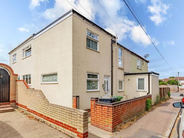 House for sale in Stokesby, Norfolk