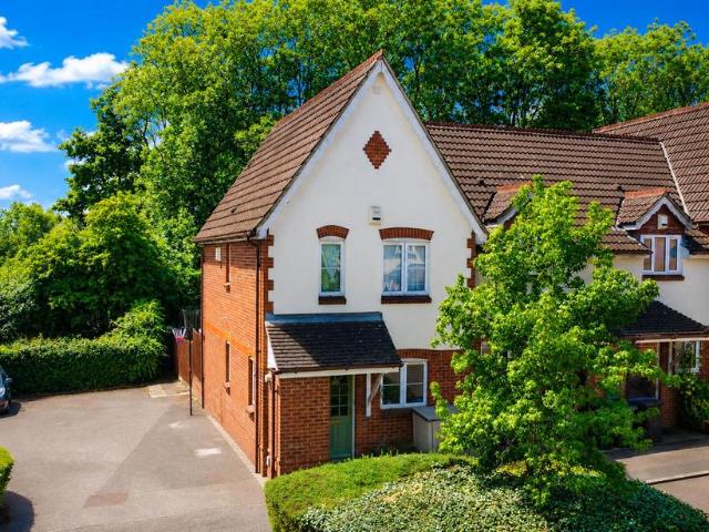 House for sale in Highfield, Pouchen End