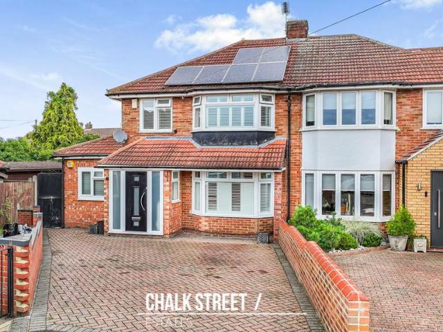 House for sale in South Hornchurch, Greater London