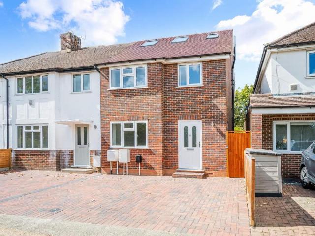 House for sale in Stoneleigh, Ewell