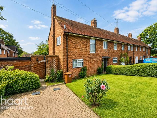 House for sale in Leavesden, Three Rivers