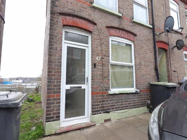 House for sale in Spring Park, Luton