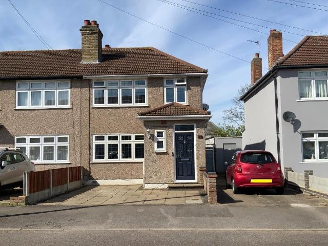 House for sale in Elm Park, Greater London