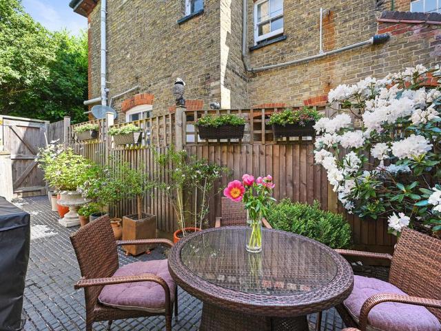 House for sale in Little Stanmore, Greater London