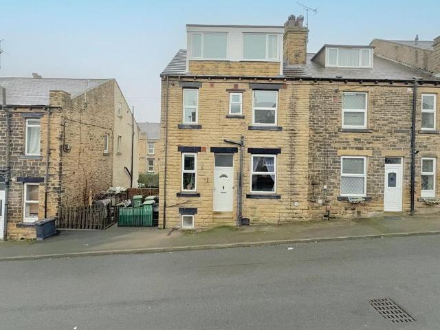 House for sale in Farsley, West Yorkshire