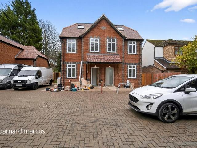 House for sale in London Borough of Croydon, Selsdon