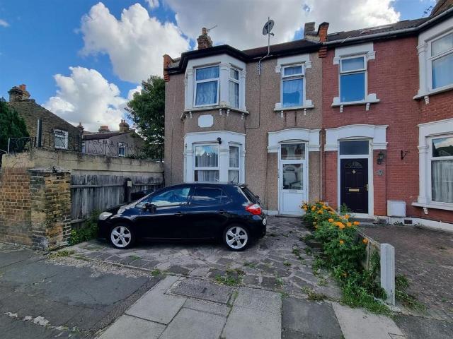 House for sale in Newbury Park, Greater London