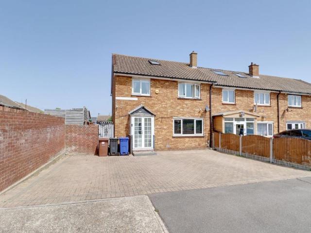 House for sale in Aveley, Essex