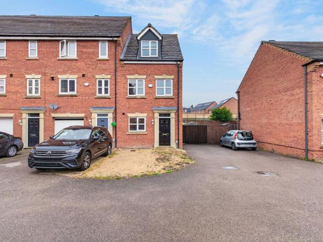House for sale in Desborough