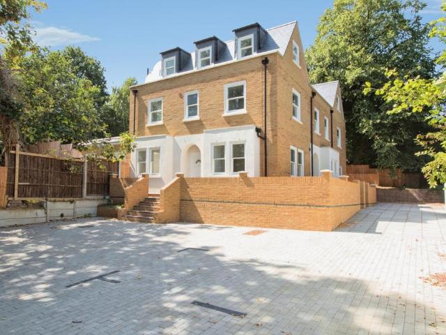 House for sale in Plumstead, Greater London