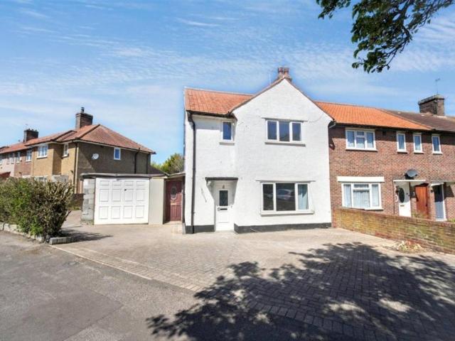House for sale in Carshalton-on-the-Hill, Greater London