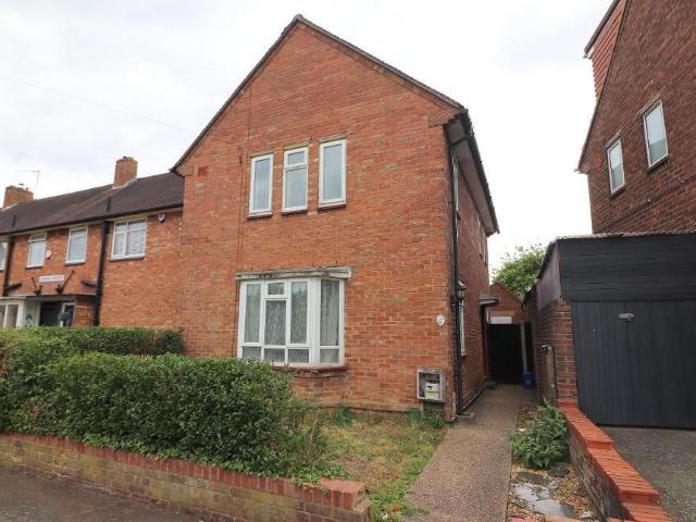 House for sale in Spring Park, Luton