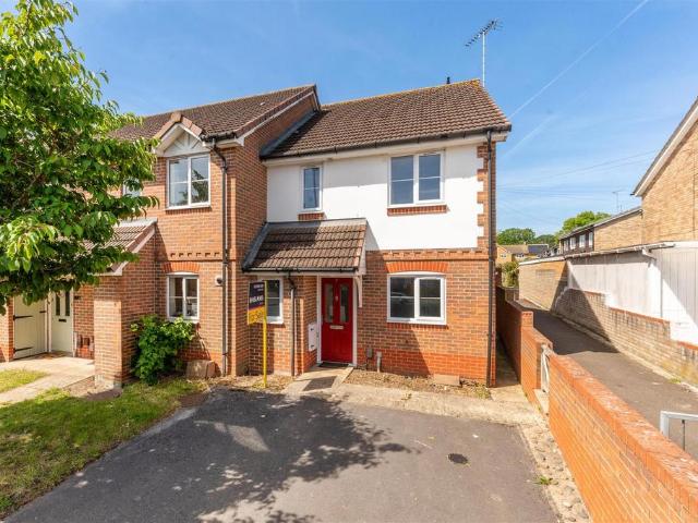 House for sale in Woodley