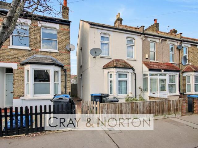 House for sale in London Borough of Croydon, Selhurst