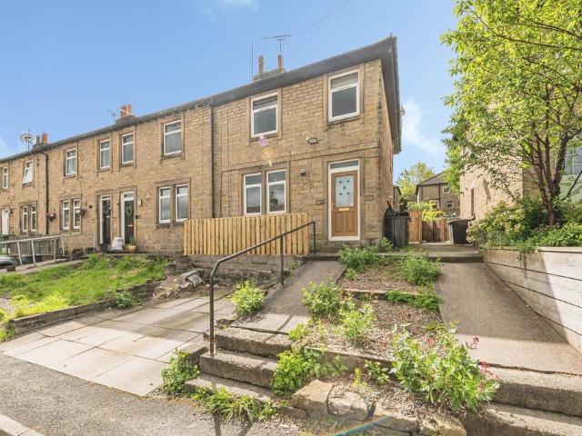 House for sale in Holme Valley, Thongsbridge