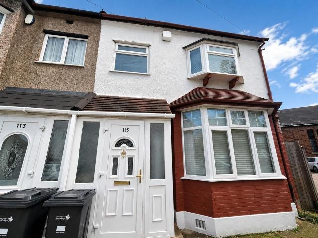 House for sale in Gants Hill, Greater London