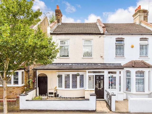 House for sale in Chapel End, Highams Park
