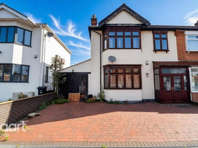 House for sale in London Borough of Redbridge, Greater London