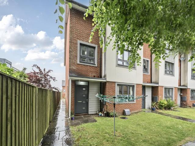 House for sale in Holywell Estate, North Watford