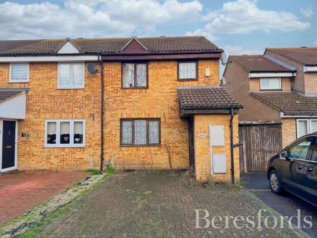 House for sale in Elm Park, Greater London