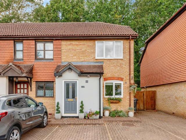 House for sale in Burstow, Hillview